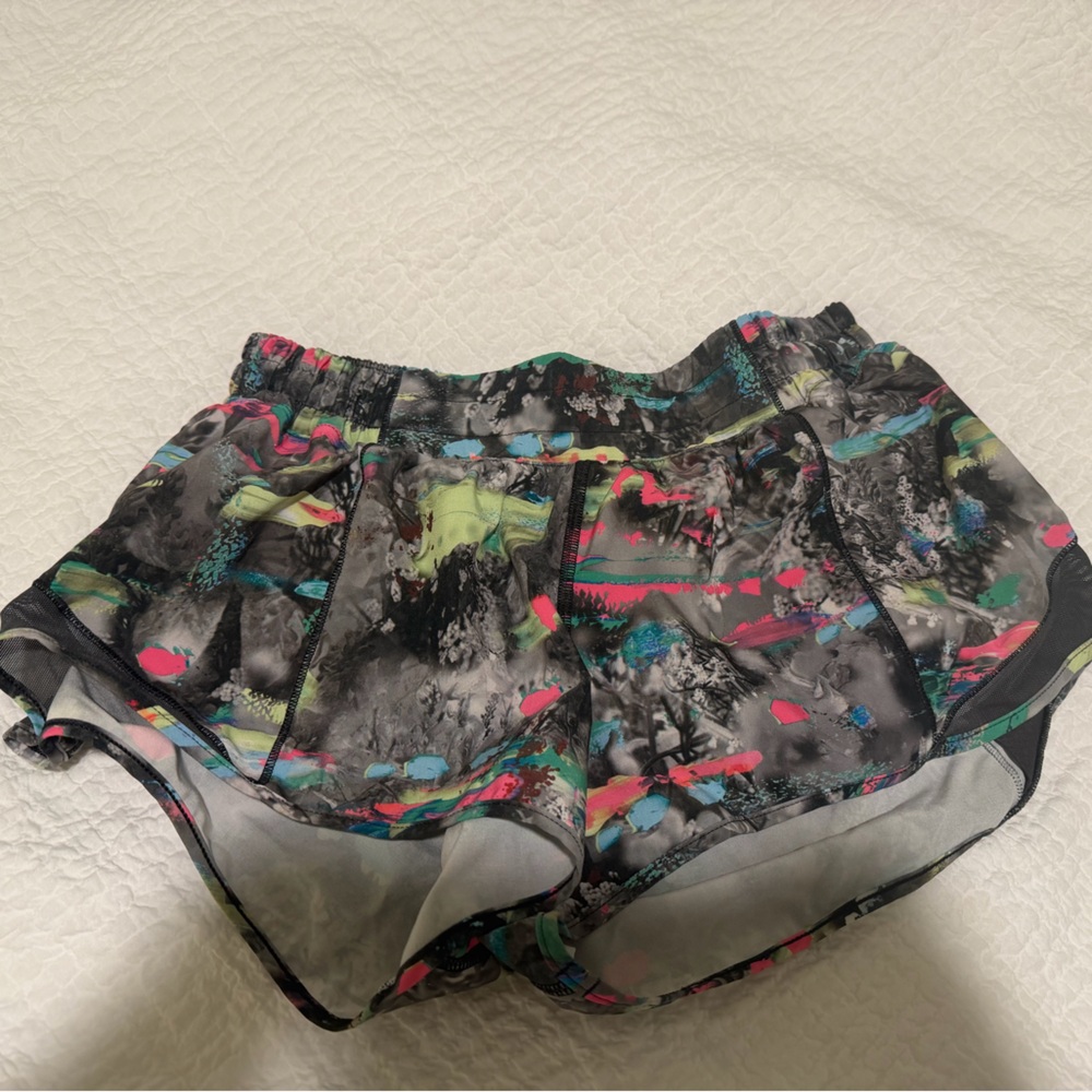 Lululemon Hotty Hot 2.5” Shorts
